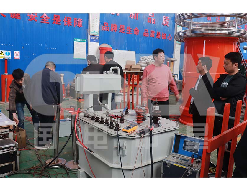 河南客戶參觀電中星設(shè)備車間 河南客戶參觀國電中星設(shè)備車間